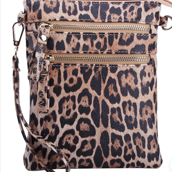 Cheetah/ Leopard Messenger Bag! Cell Phone Device Compatibility 2 styles - Picture 1 of 2